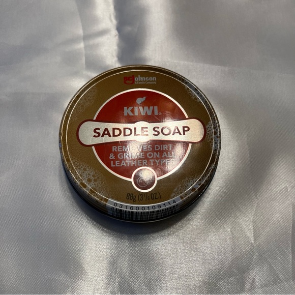 Handbag Reseller Essentials Kit w/ Water Wipes - Picture 6 of 8